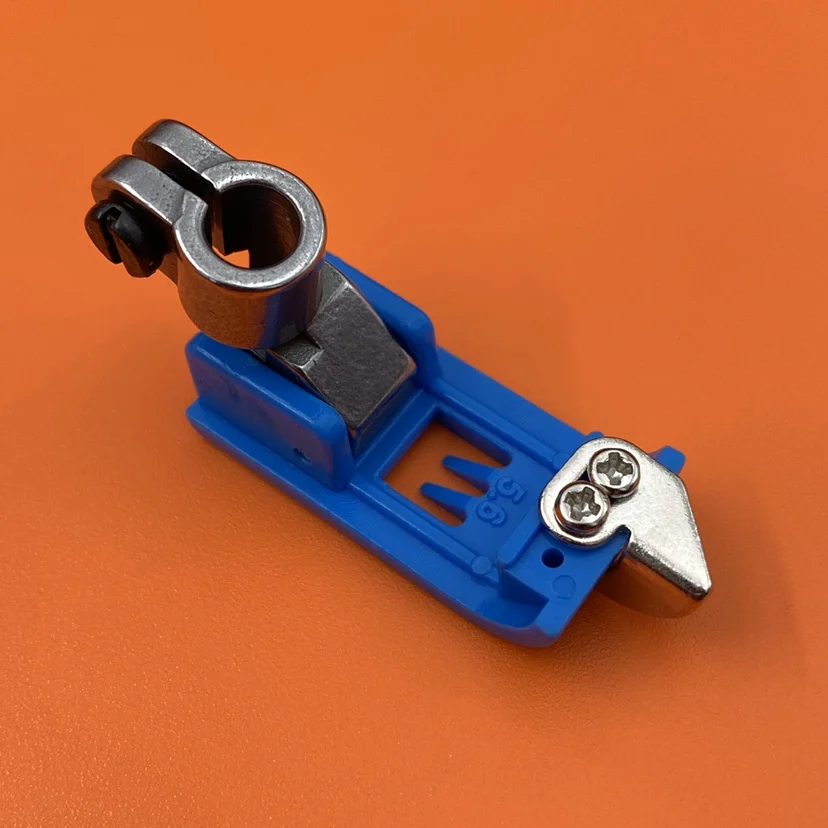

Sewing Machine Three Needle And Five Wire Plastic Press Foot 5.6 Flat Bottom Rubber Press Foot
