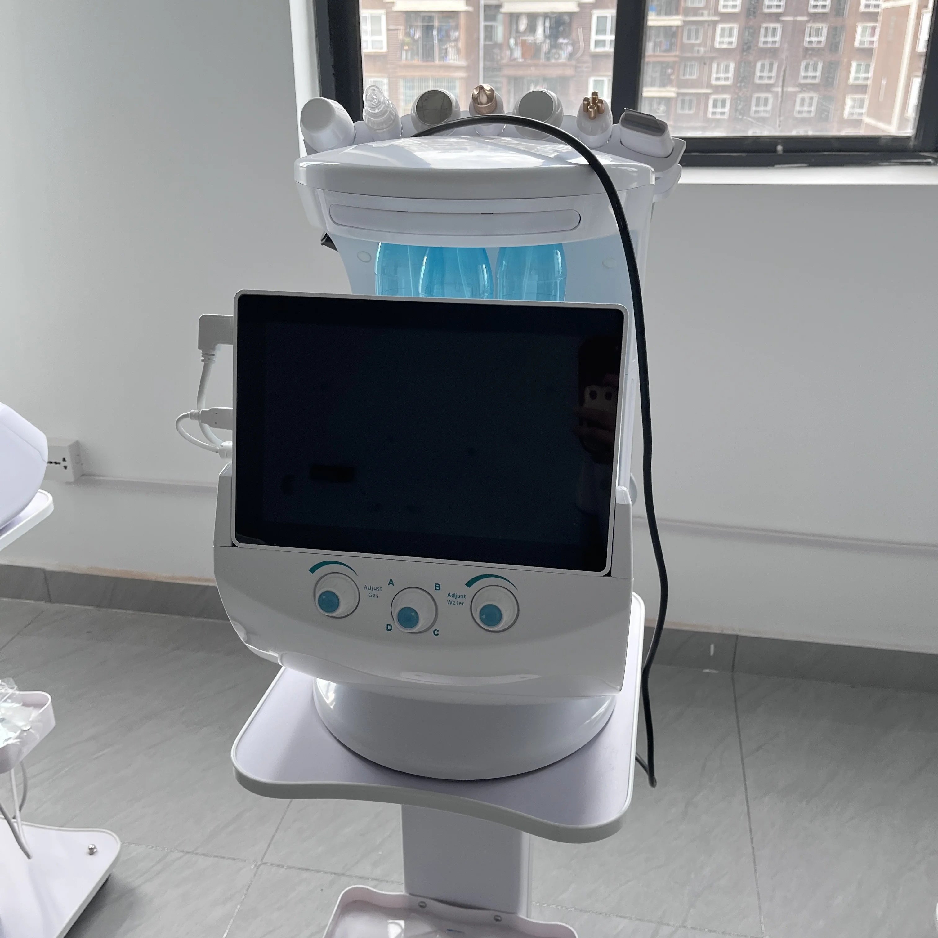 أحدث آلة تحليل الجلد الزرقاء الجليدية الذكية 7 في 1 آلة الفقاعات الكهربائية آلة التجميل الذكية هيدرا آيس بلو