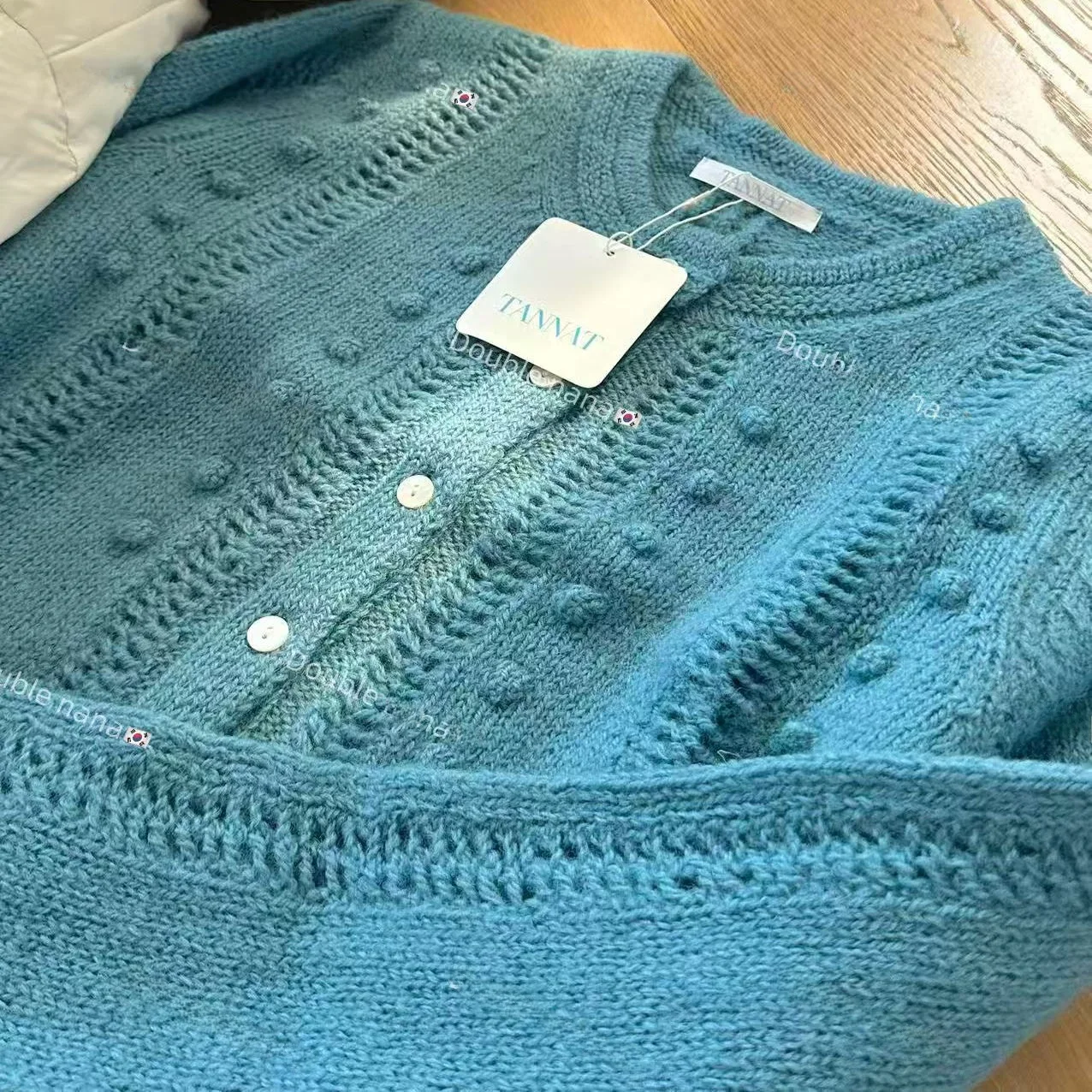 

Sweet Sle round Ne Hollow out Knitted Cardigan Sweater Base irt Dongda Gate Tanat Retro Beautiful Women's Faion