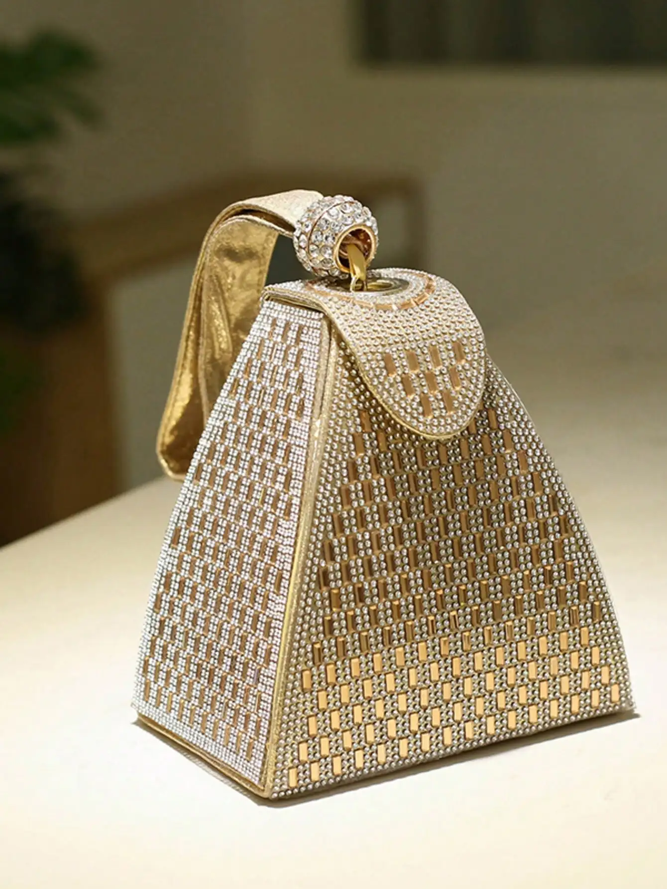 

Роскошная легкая сумка с 3D-пальней: ламинированное стекло и бриллиантовое лицо, нишевый банкетный дизайн (телефон не может посадка)