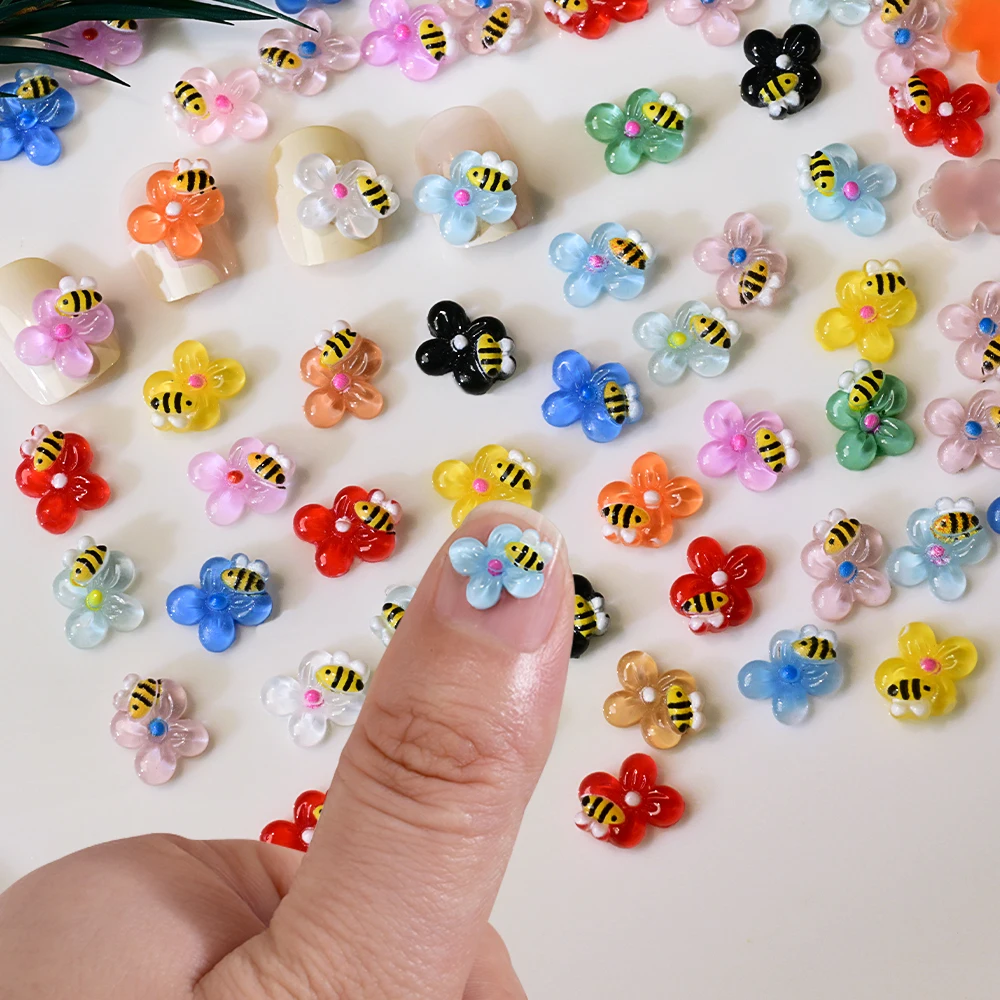 50 Stuks 5D Kleurrijke Bloemen Bee Nail Charms Gemengde Bloem Kristal Bijen Nail Art Accessoires Leuke Hars DIY Nageldecoratie Materiaal