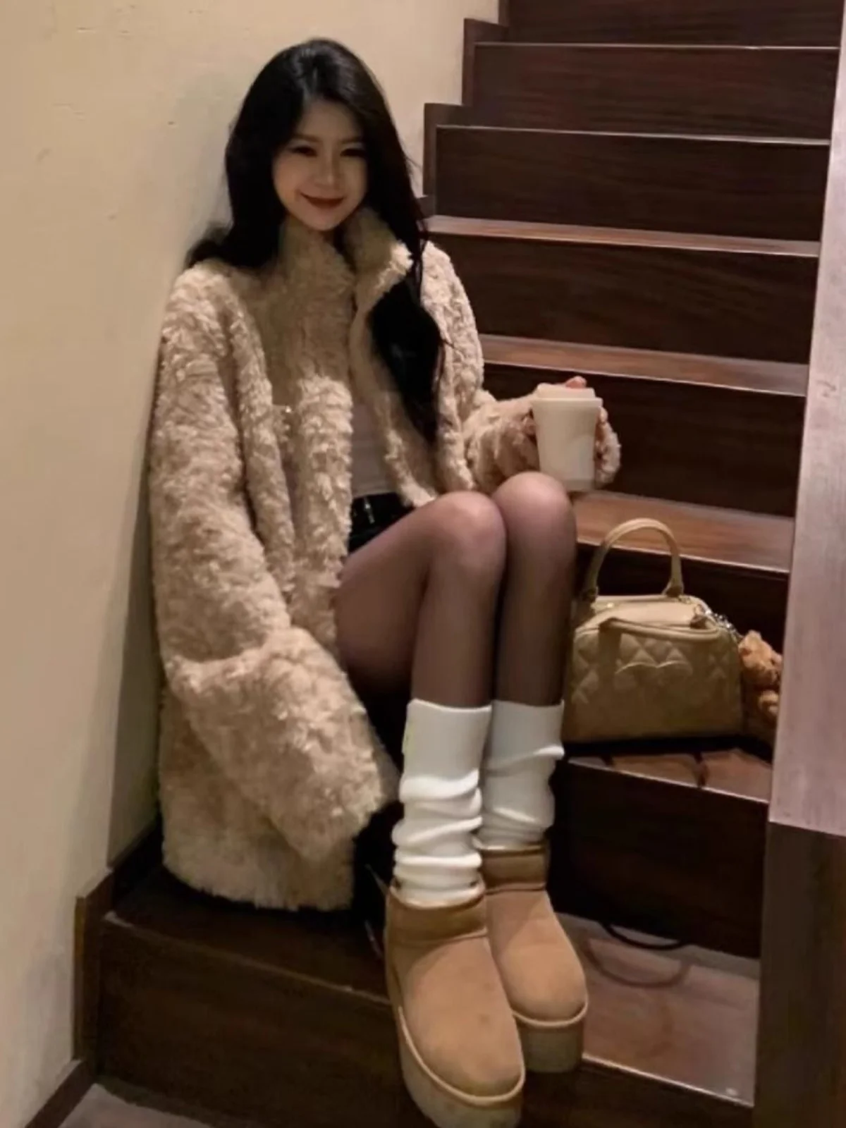 شتاء 2024 Thiened الوقوف طوق معطف الفرو المرأة الشارع Sle منتصف طول البخاخ Jaet وهمية الفراء Inteated الجلود معطف دافئ