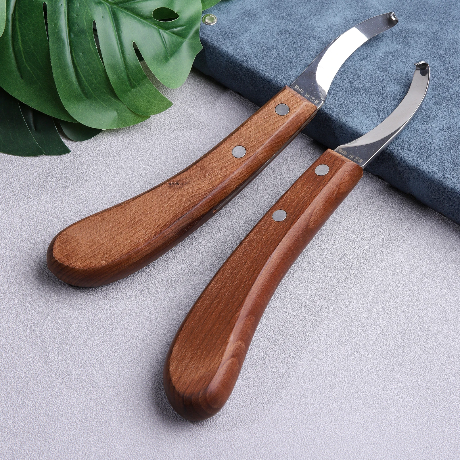 Horseshoe Knife Cattle And Sheep Hoof Trimmer Stainless Steel Left And Right Hand Design Horseshoe Cutting With Wooden Handle