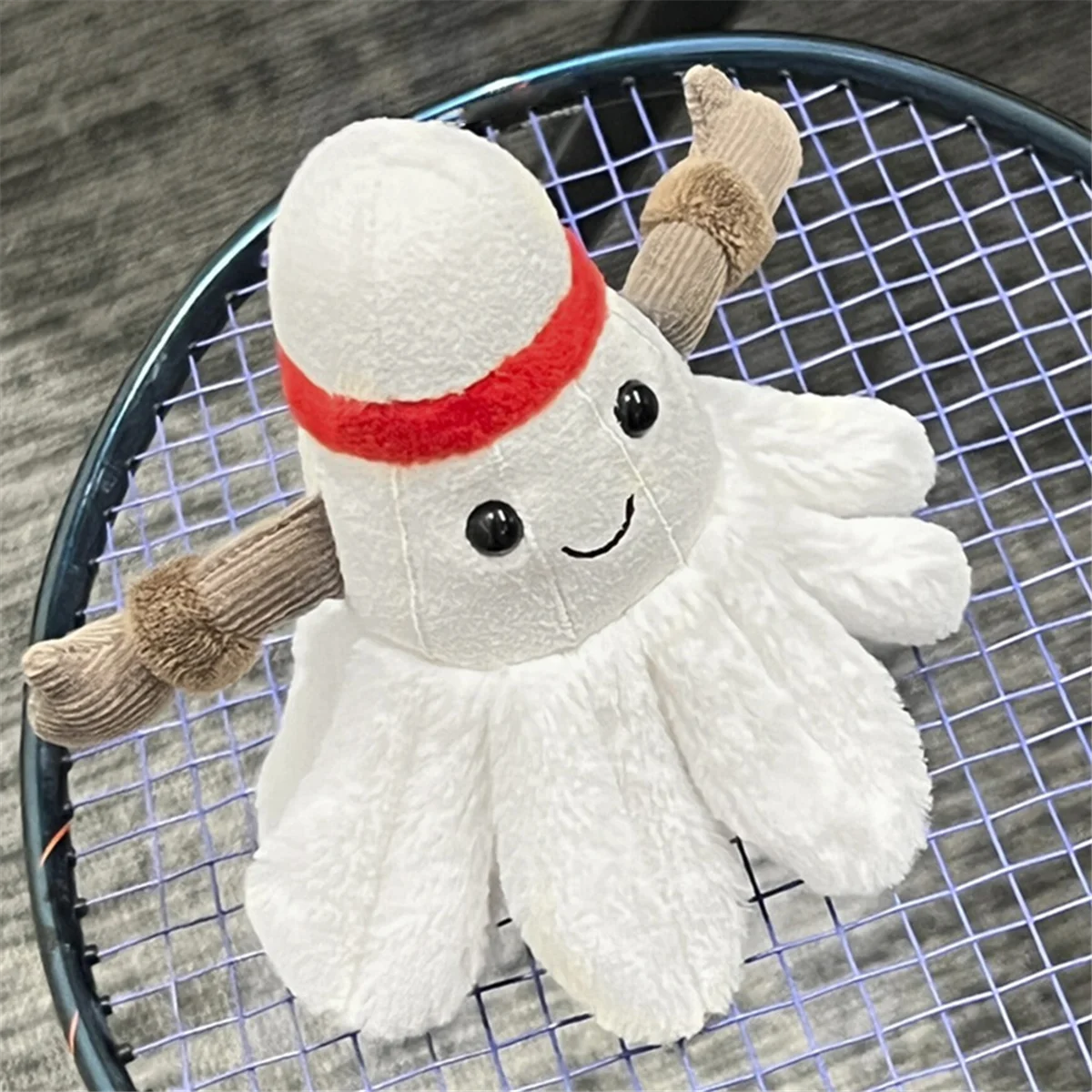 Süßes und lustiges Sport-Badminton-Plüschtier, dekorative Plüschpuppe zum Versenden von Freunden, Überraschungsgeschenk, Ornamente