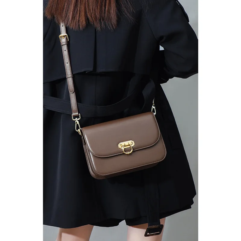 

2025 Summer New Small Square Bag, Leather Underarm Chain Shoulder Bag, Fashionable Crossbody Bag