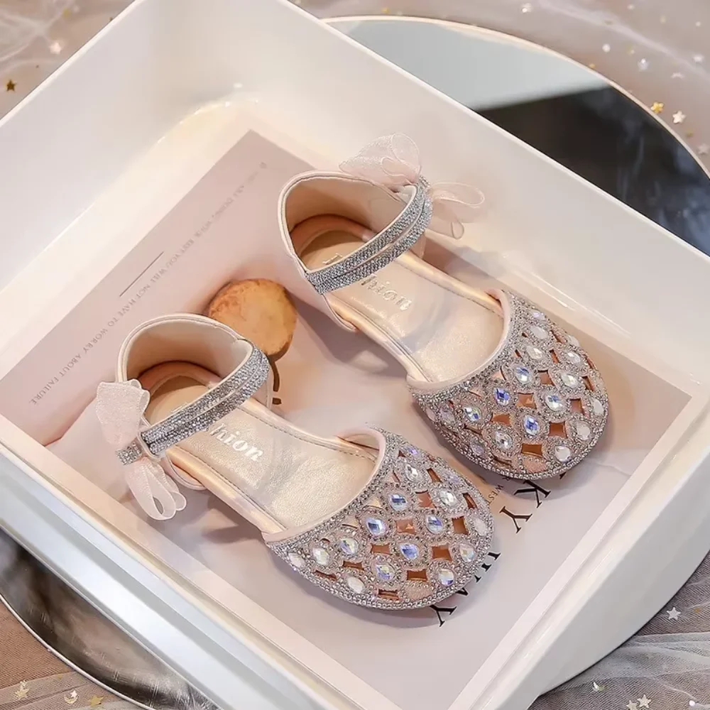 Girls Sandals Shiny Crystal Ins Trendy 2026 Summer New Kids Princess Shoes Mesh Lace Bows Girls Dance Shoes Elegant Hollowed-out