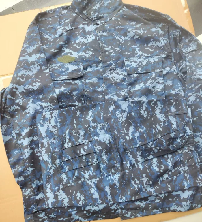 

Синяя цифровая камуфляжная униформа морского океана включает брюки-куртку