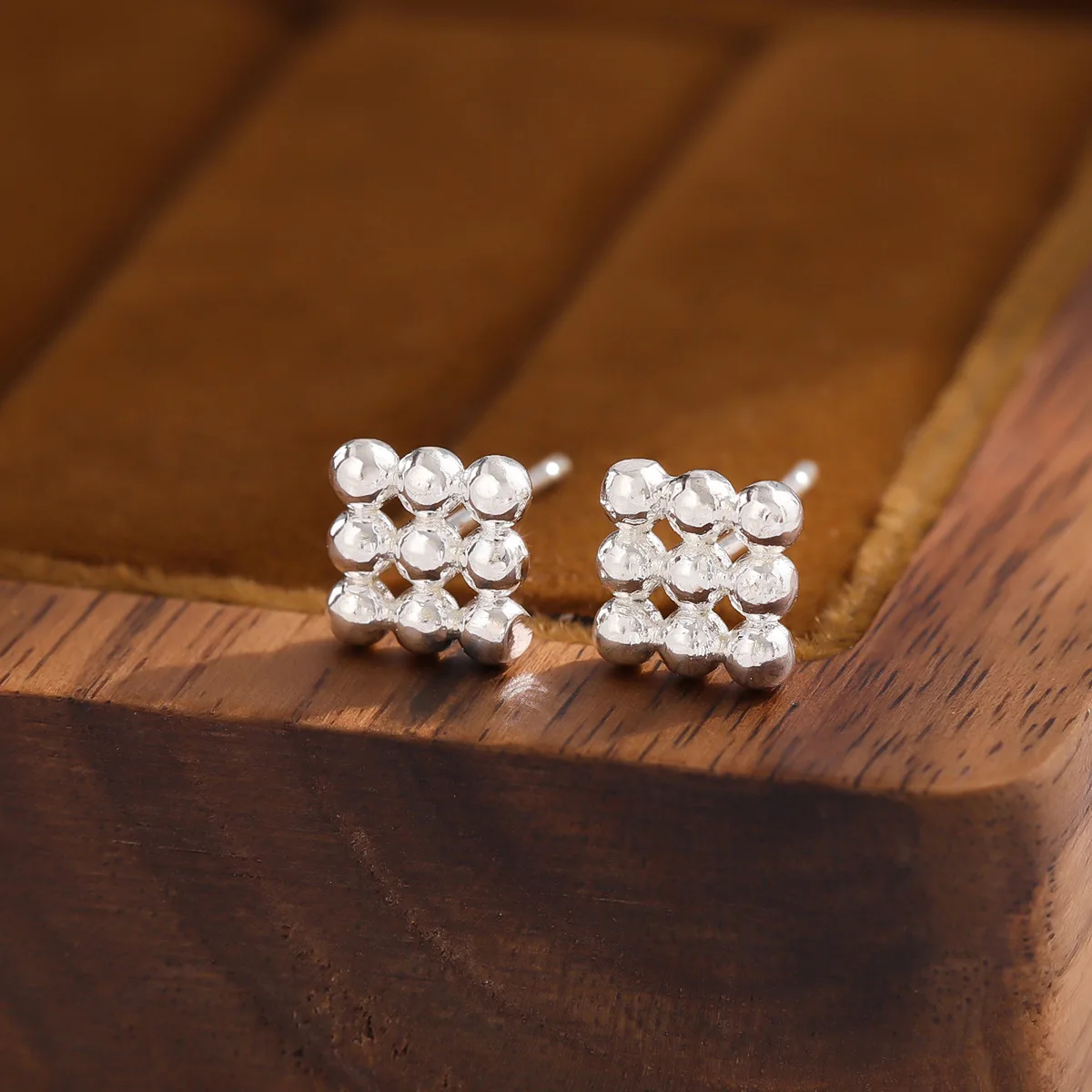 

New Fashion Simple 925 Sterling Silver Personality Balls Compact Earrings E010