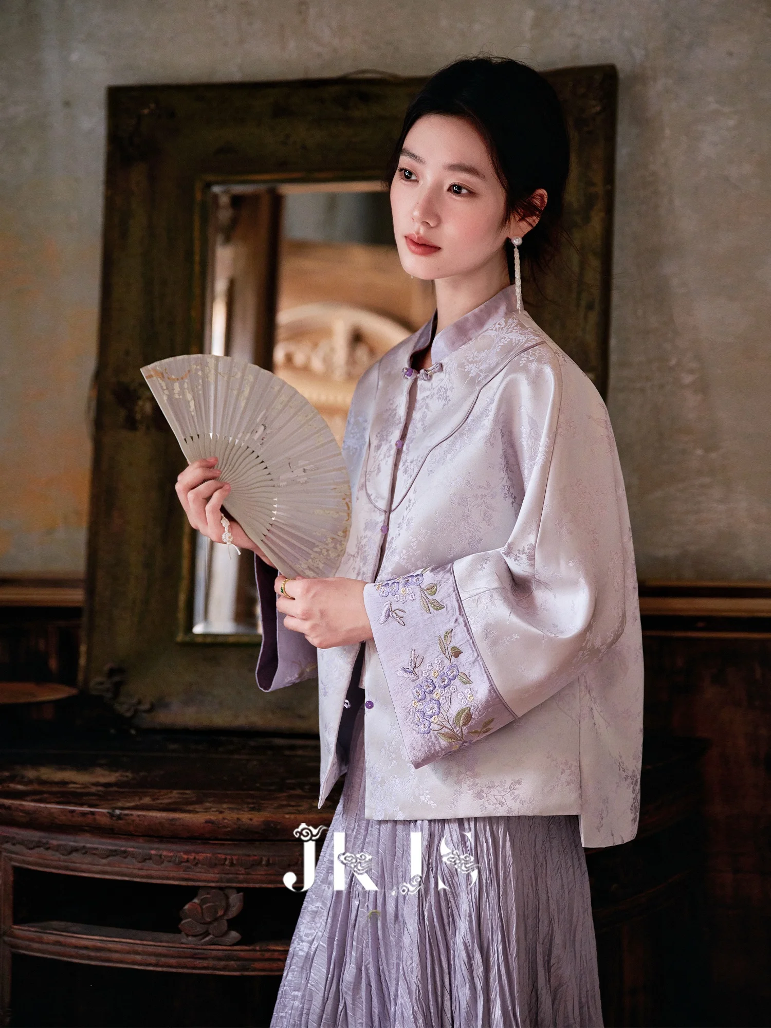 

Женская золотая куртка с вышивкой, новая, в китайском стиле, осенне-зимняя, высококачественная, приталенная, из полиэфирного волокна