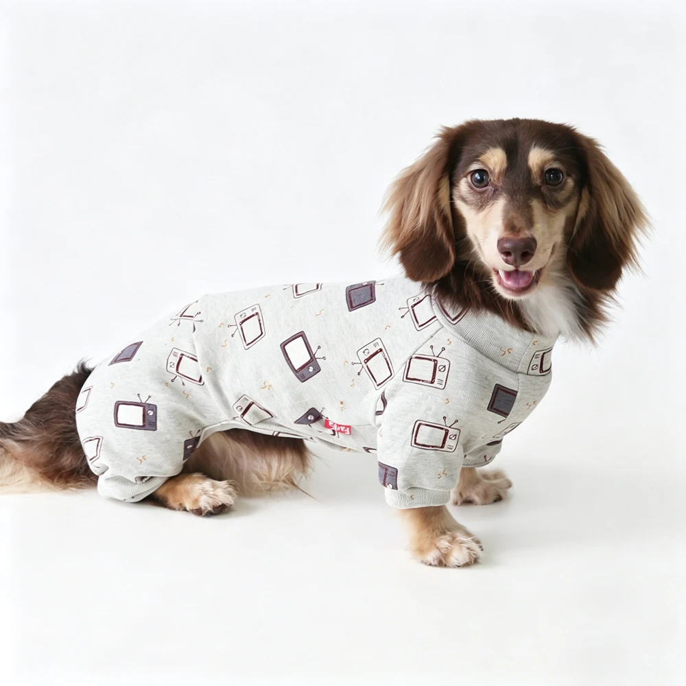 Warme 4-potige trui met tv-patroonprint voor teckelhonden, katoenen schattige zachte jas voor worsthonden, jumpsuit voor de herfst.