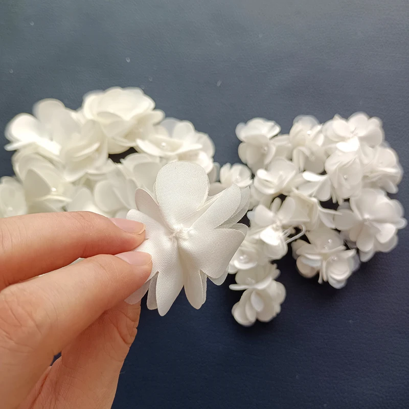 1Pcs Beaded Lace 4cm Pearl Flower Patches Beaded Appliqued DIY Craft Sewing Sew-On Wedding Dress Christmas Garment Decoration
