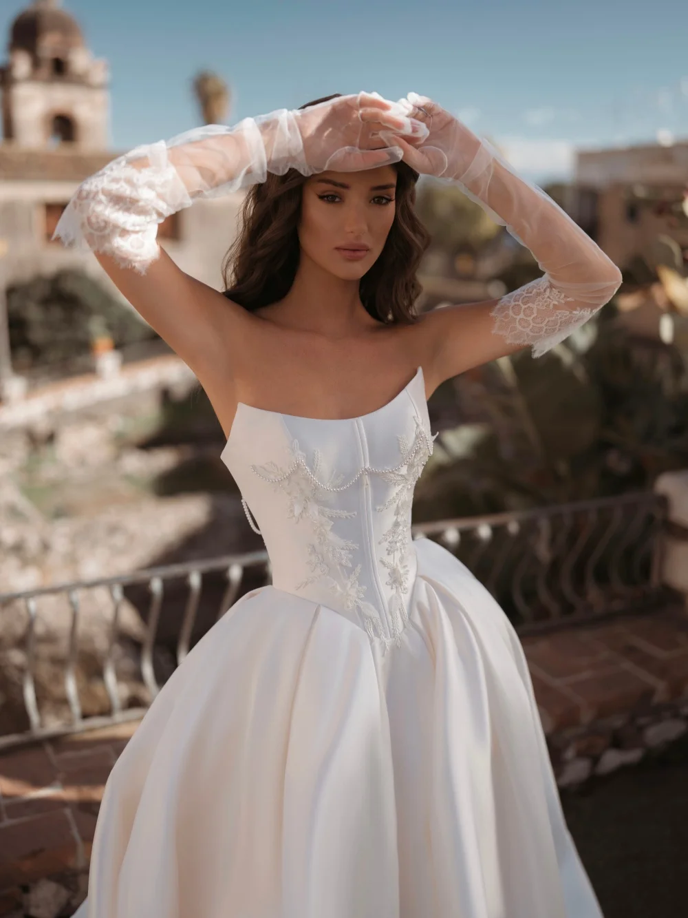 Elegant Strapless Satin Wedding Dress Shinny Pearls Appliques Bridal Gown Customized Delicate A-line Long Dresses For Bride