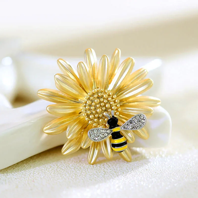 Enamel Sunflower Brooches Cute Bee Collecting Honey Sunflower Brooch For Women Scarf  Lapel Pin Coat Animal Brooch Gift Jewelry