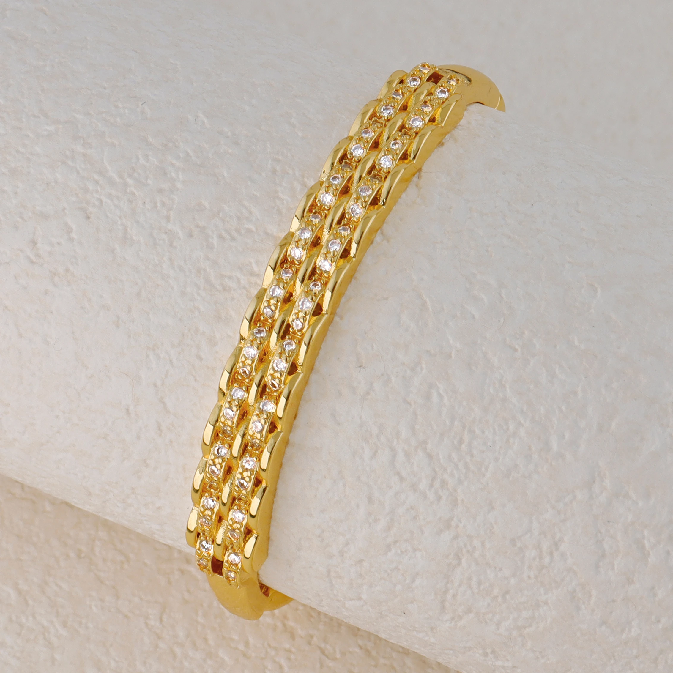 

Fashion Classic Woman's Nail Shaped Open Bracelet Luxurious Gold Color Sparking Zircon Bracelet for Women Bangle Wear Jewelry