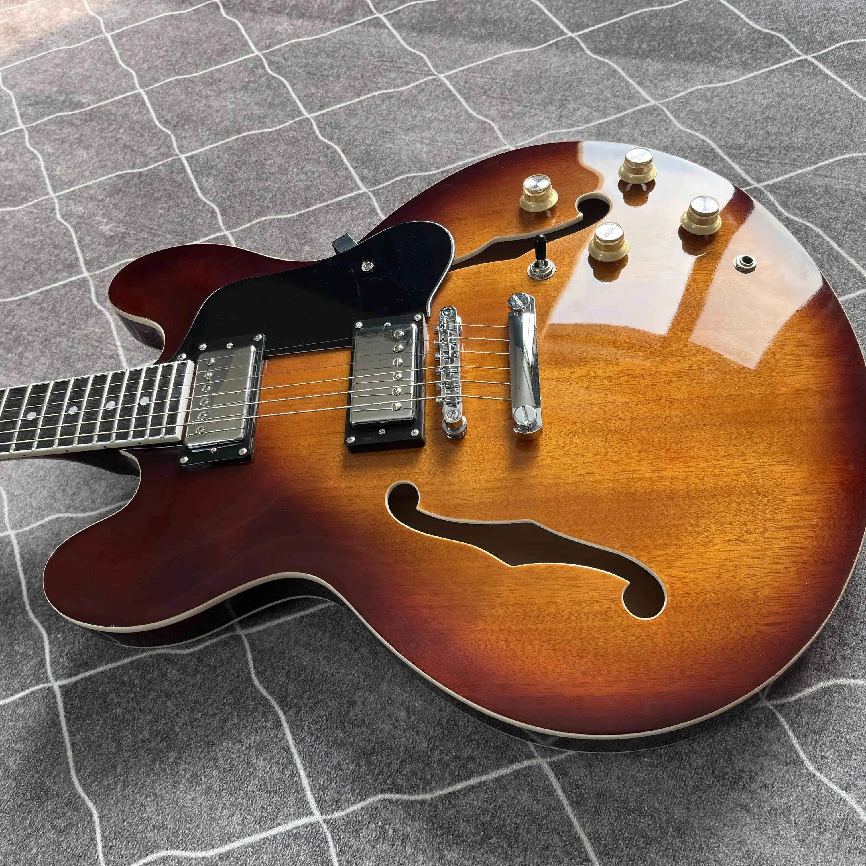 Semi-Hollow Jazz 335 Electric Guitar, Double F Hole, Gloss Finish, HH Pickups, Rosewood Fingerboard