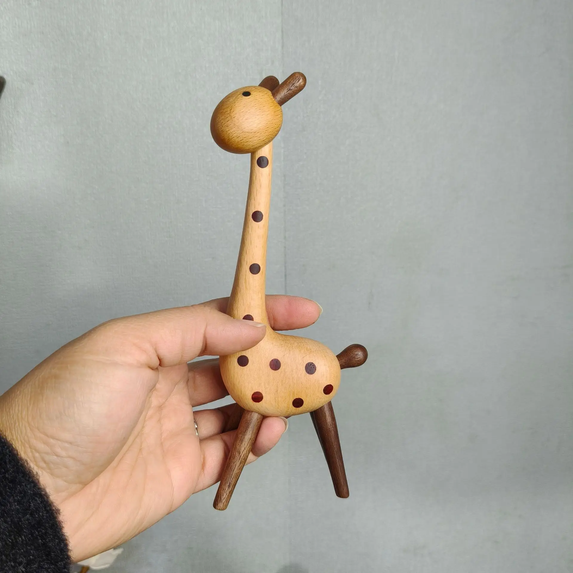 Handmade Solid Wood Giraffe Figurine, Cute Creative Ornament for TV Cabinet Living Room Home Decoration