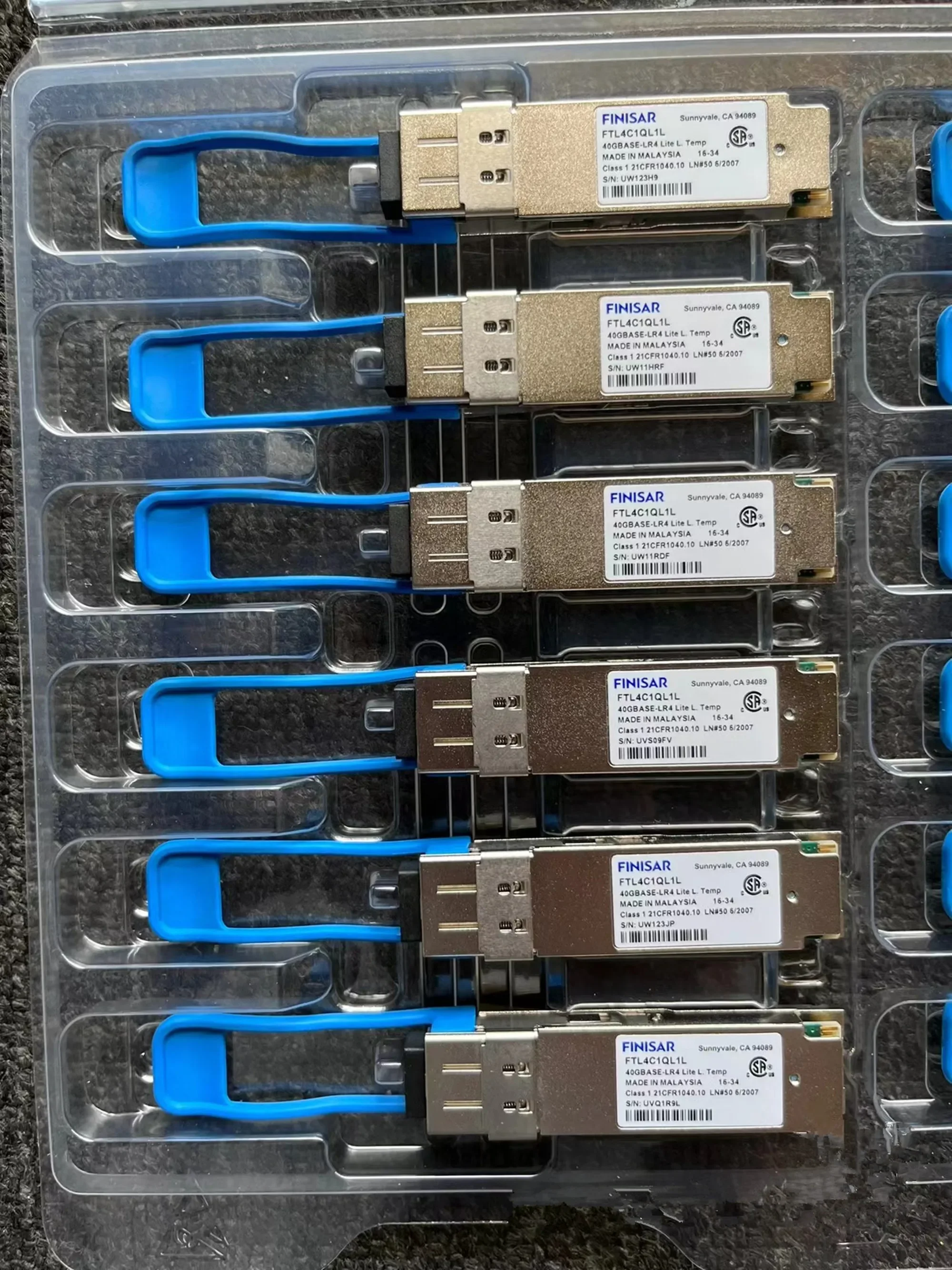 1PCS Finisar QSFP 40GB 2KM/FTL4C1QL2C-FB/FTL4C1QL1C-FB/FTL4C1QL1L/QSFP 1310nm 40G 2km LC 0 To70°C General Fiber Optical Module