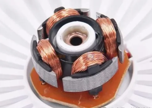 

XFAN RDM5015S DC 12V 0.14A 50x50x15mm 2-Wire 50mm Cooling Fan