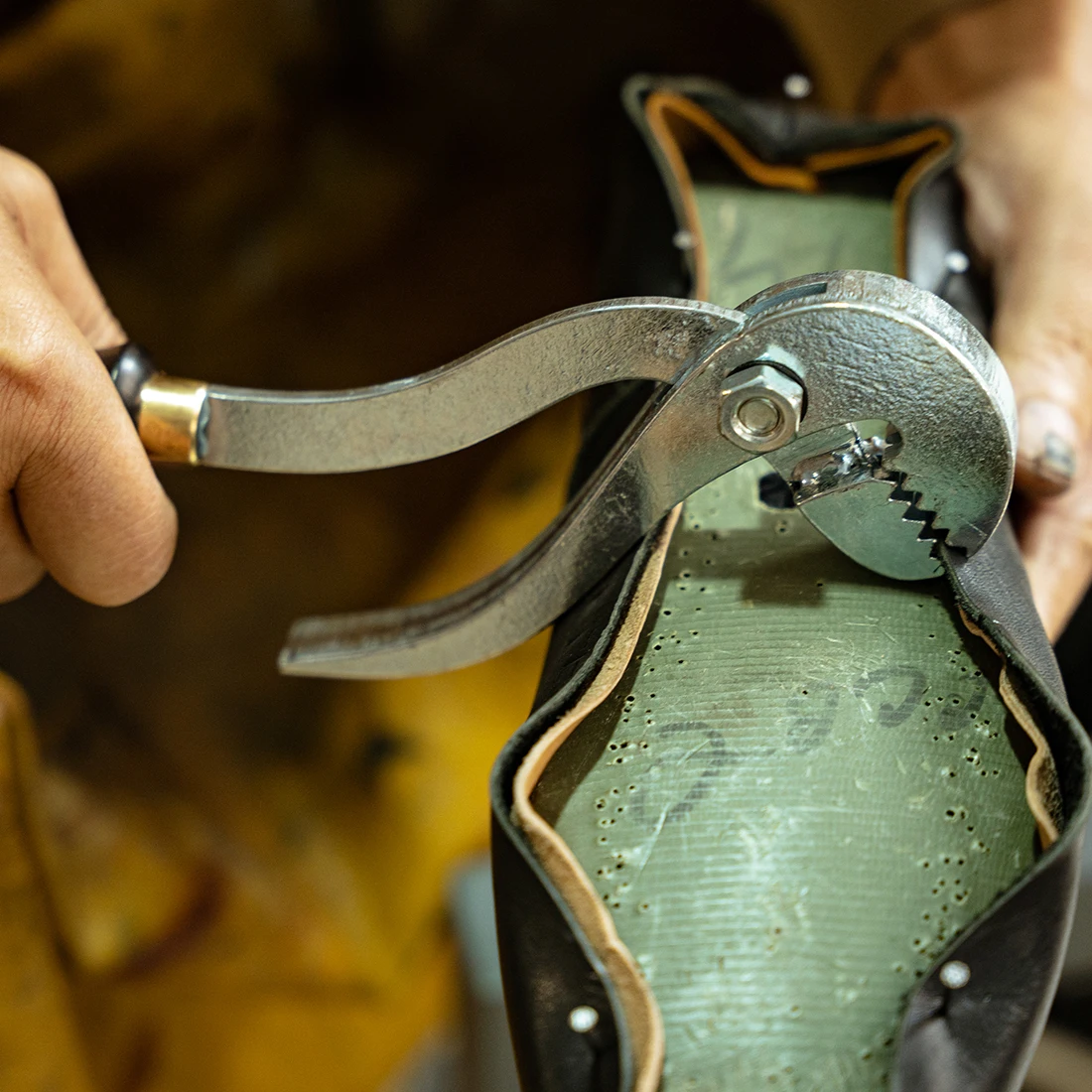 Leather Craft Shoemaker special-shaped pull-up pliers shoemaking tool