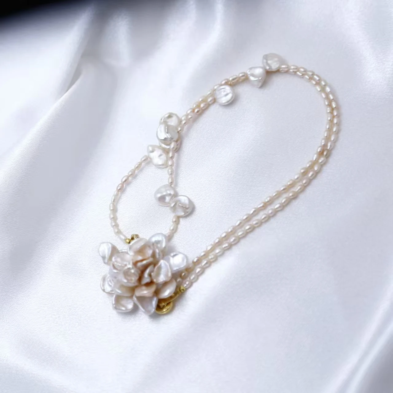 

Freshwater White Light-pink Flower Style Nuclear-free Pearl Pendant Necklace Elegant Fashion Customized Jewelry Gift for Woman