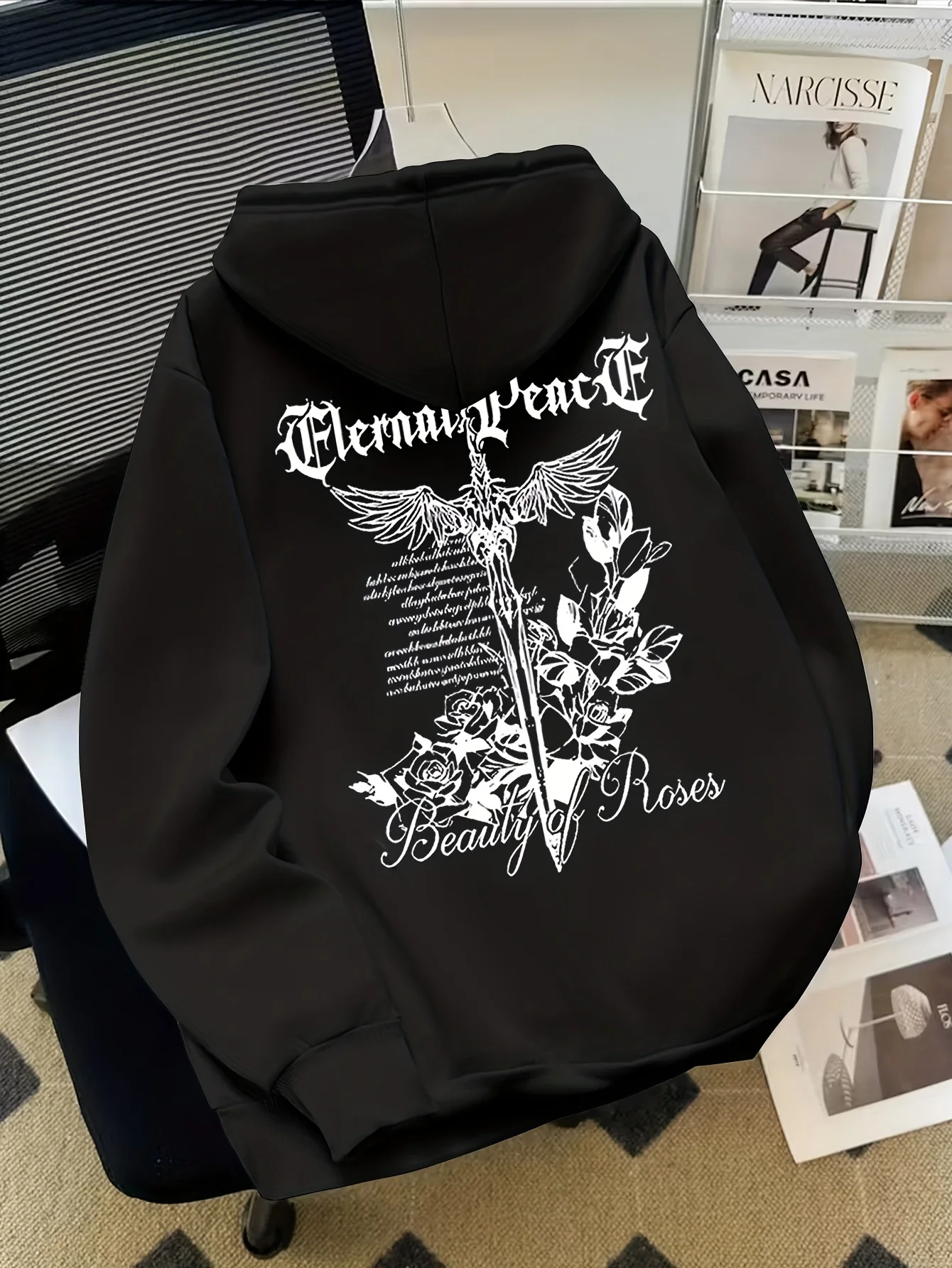 Gothic-style men's hooded sweatshirt with retro font, sword-shaped rose wing print on the back, casual and warm winterspring top