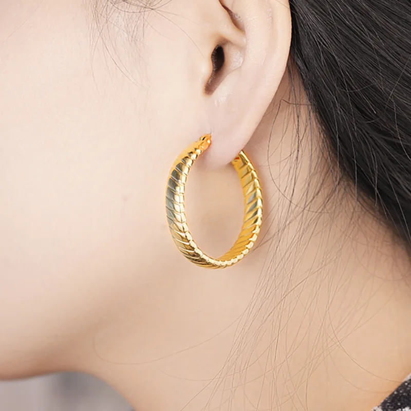 New Minimalist Stylish Rope Twisted Chain Small Ear Cuff Stainless Steel Gold Plated No Piercing Clip On Earrings For Women