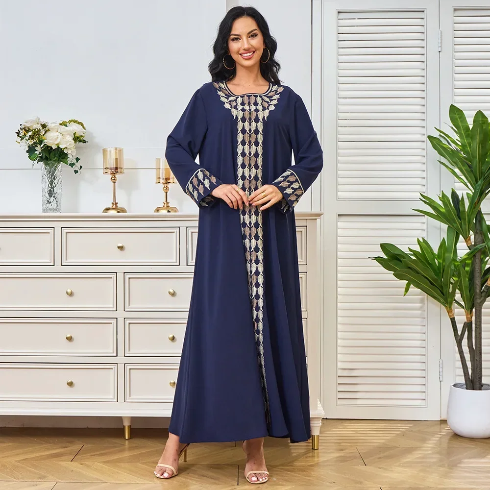 

New Style of Middle Eastern Women's Clothing, Fashionable Embroidered Dresses, Saudi Arabian and Dubai Muslim Long Gowns.