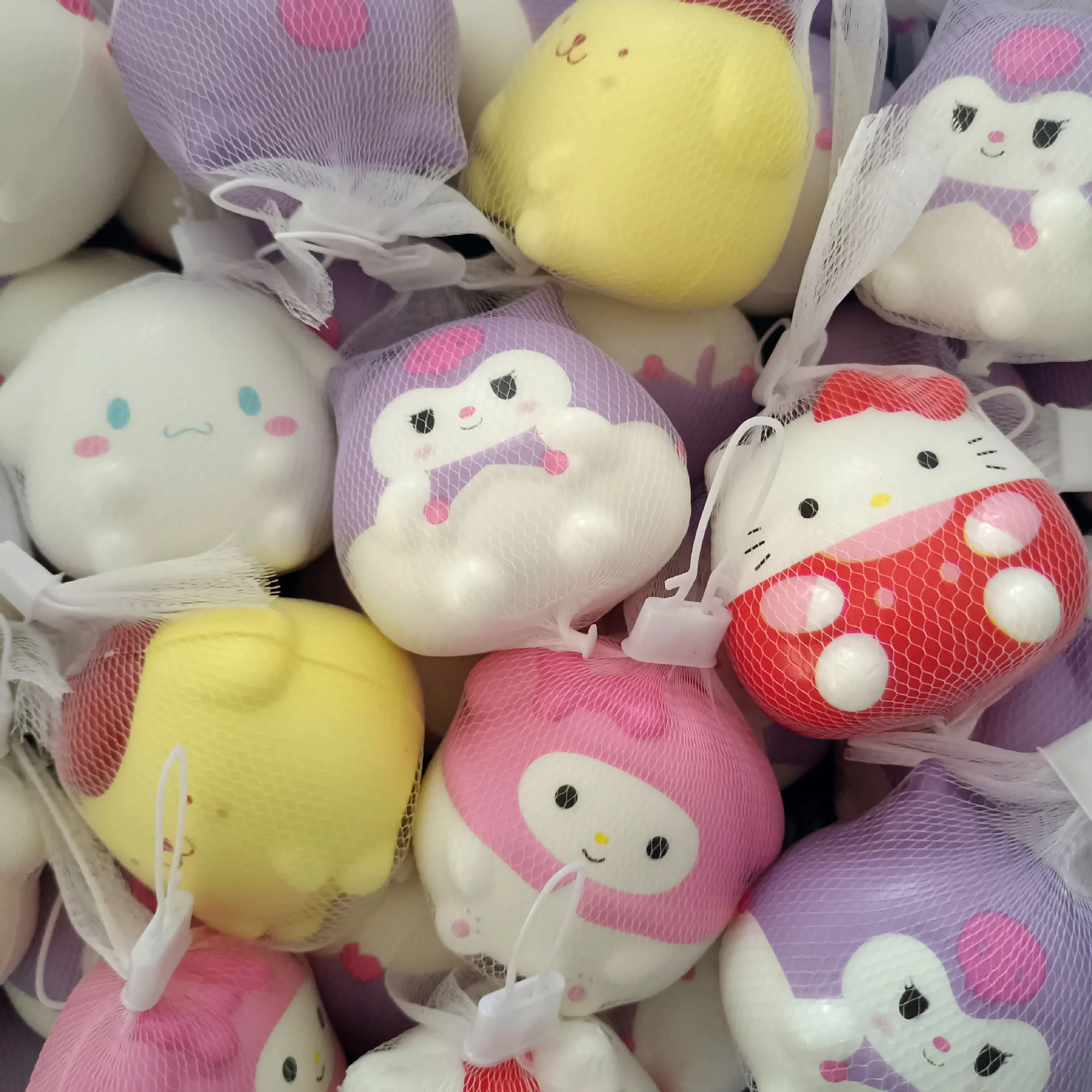 

Genuine mesh bag Sanrio pinch decompression toy slow rebound vent decompression artifact jade cinnamon dog cartoon ornaments