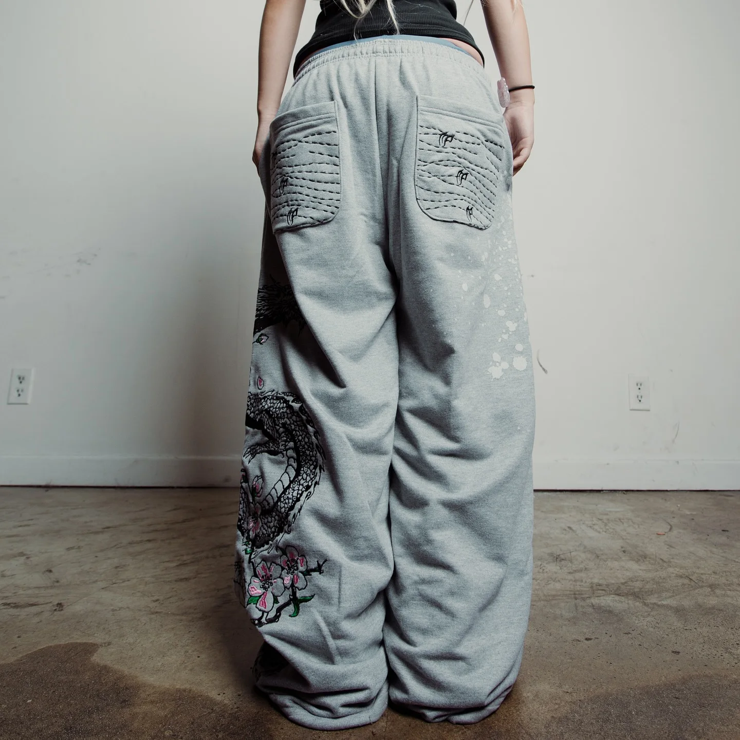 

European and American Black Dragon Patterned Youth Pants Women Urban Casual Running Pants Harajuku Hip-hop Embroidered Work Pant