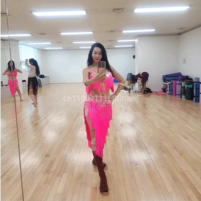 ベリーダンス衣装 2025年新作 タッセル付きトップスとスカートのセット パフォーマンスドレス ボールオープニングダンス パフォーマンスドレス 女性用