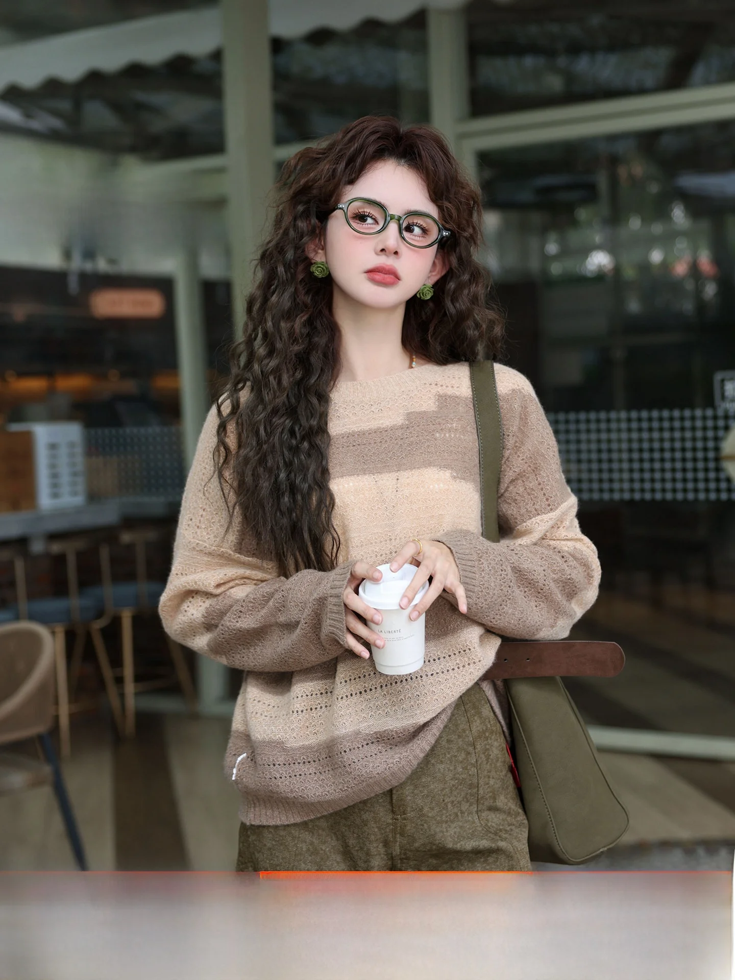 

Женская вязаная кофта из мягкого полиэфирного волокна с длинными рукавами, свободного кроя, для ранней осени, в стиле Чэнь Цзяцзе, для повседневной носки, цвет: ореховое молоко.