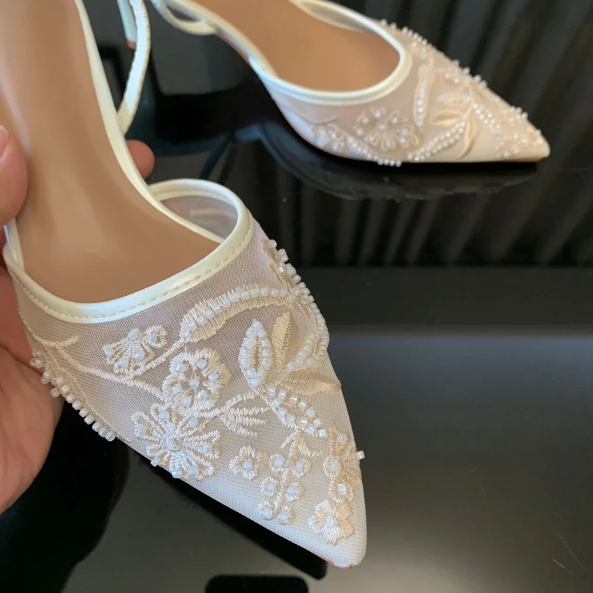 Zapatos de tacón blancos de diseñador de marca para mujer, zapatos de malla con flores bordadas, correa trasera, tacones altos sexys, zapatos de boda para mujer
