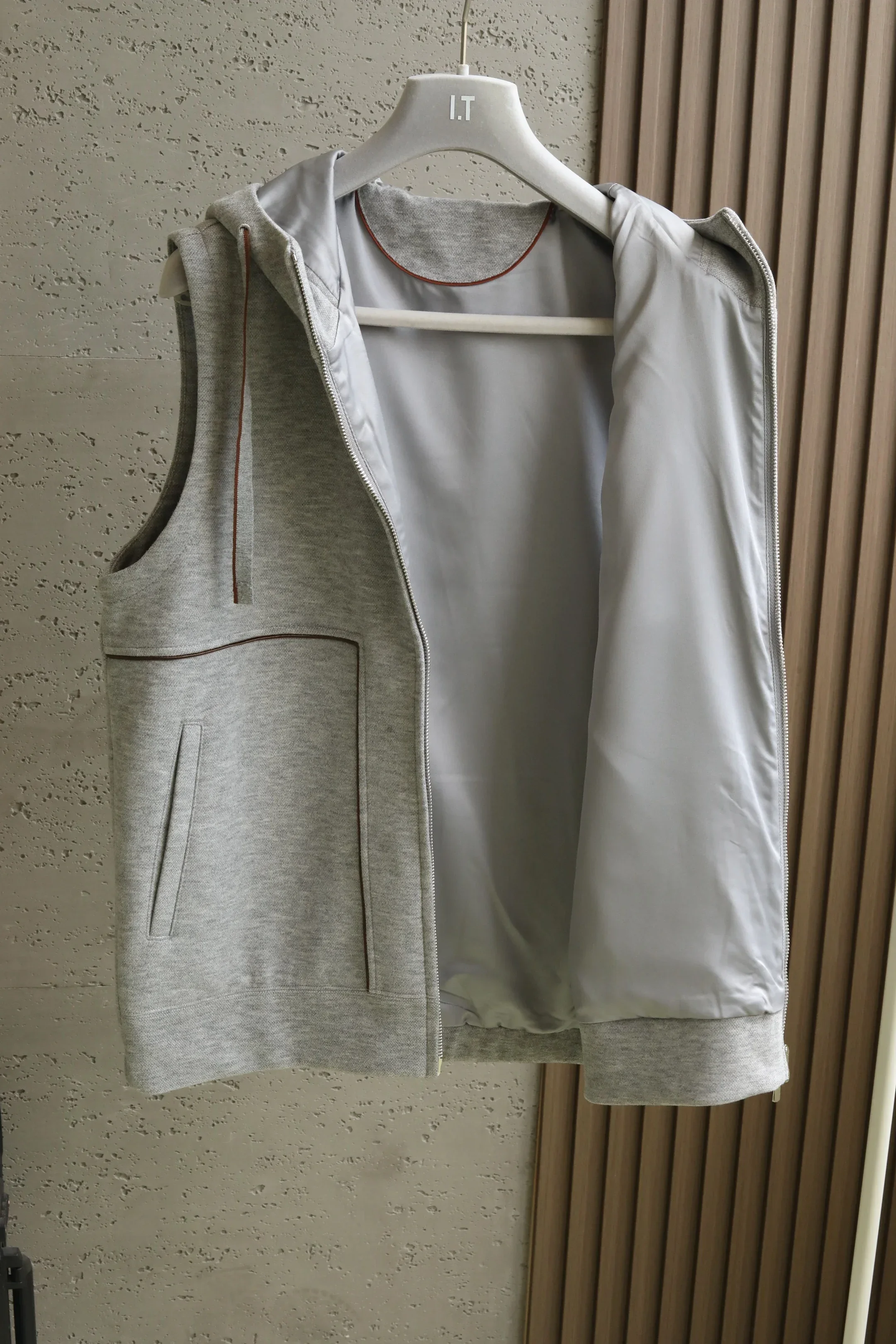 LP الوقوف الياقة نمط المال القديم عارضة سترة بلا أكمام بسيطة