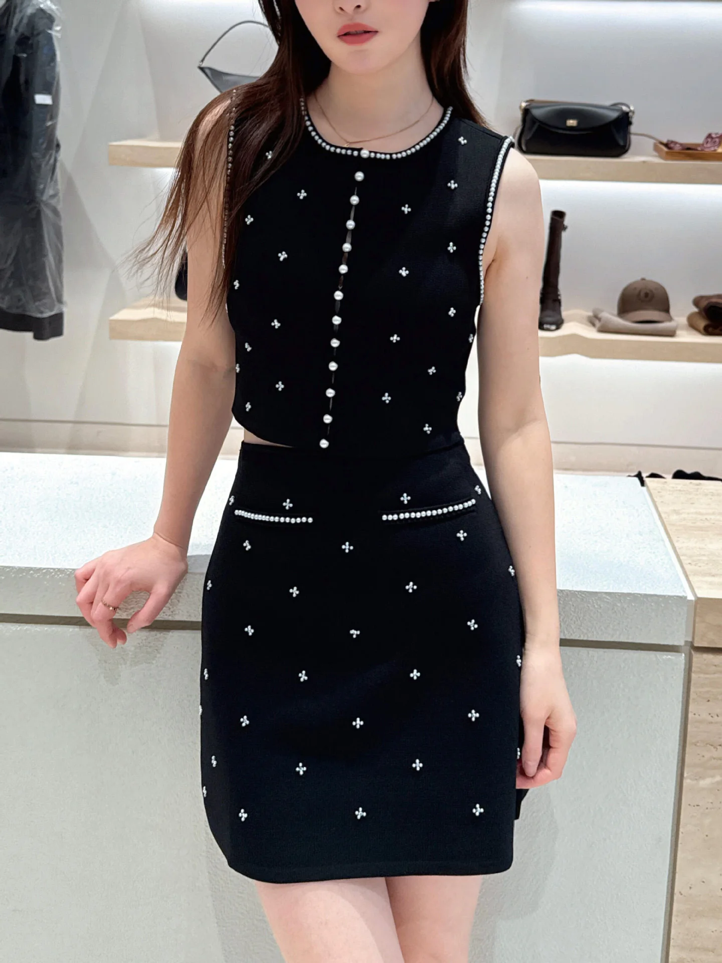 Black Knitted Short Vest And Skirt Set Fashionable Early Spring Style Sleeveless Glitter A-Line  Dress for Women