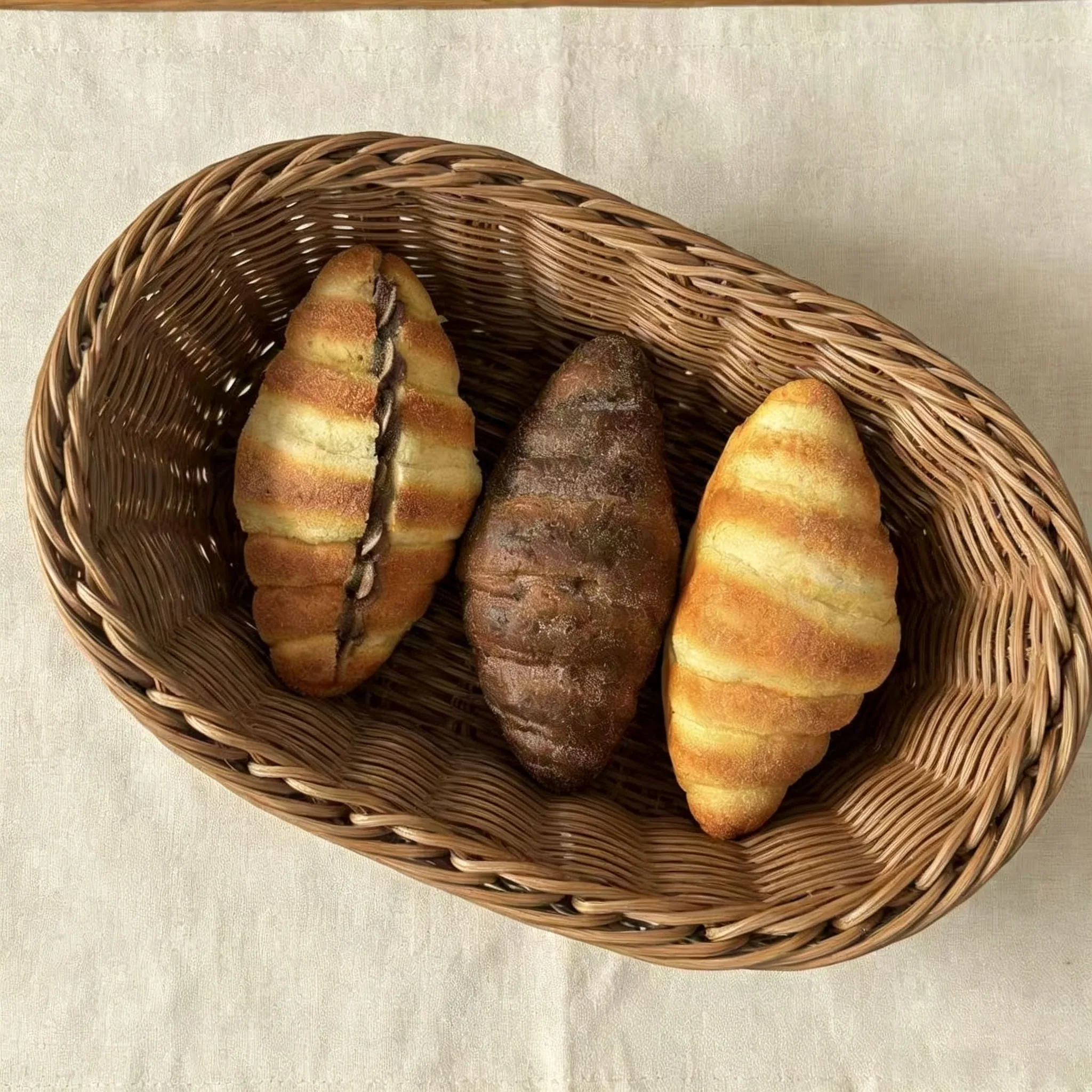 1. Artificial Croissant Bread Soft Scented Slow Rebound Fake Fruit Model Food Prop