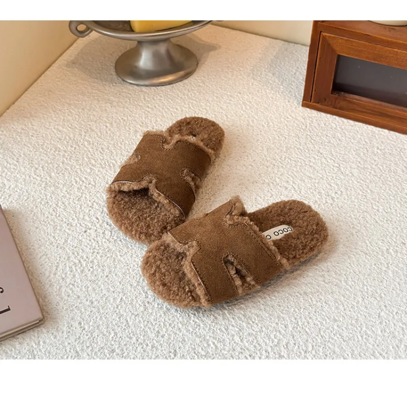 فتاة Xiaoxiangfeng الدافئة الرجعية رقيق النعال الخريف والشتاء المتقدمة الشعور لباس خارجي أفخم كلمة واحدة نعال من القطن