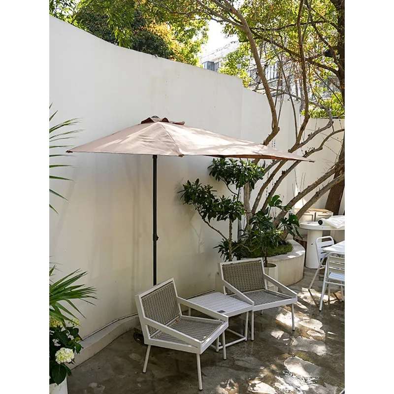 The height of the sunshade umbrella can be adjusted. Half of the outdoor courtyard umbrella is against the wall, and one side of