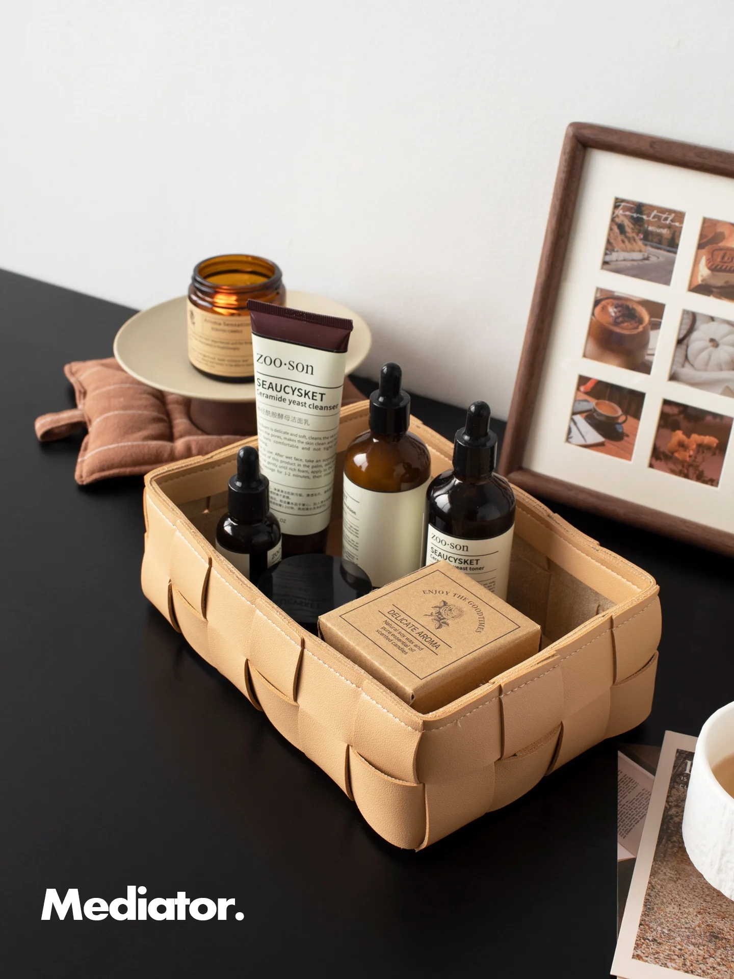 

Элегантный прямоугольный настольный органайзер для косметики, уходовых средств, канцелярии и мелочей для прикроватной тумбочки или стола