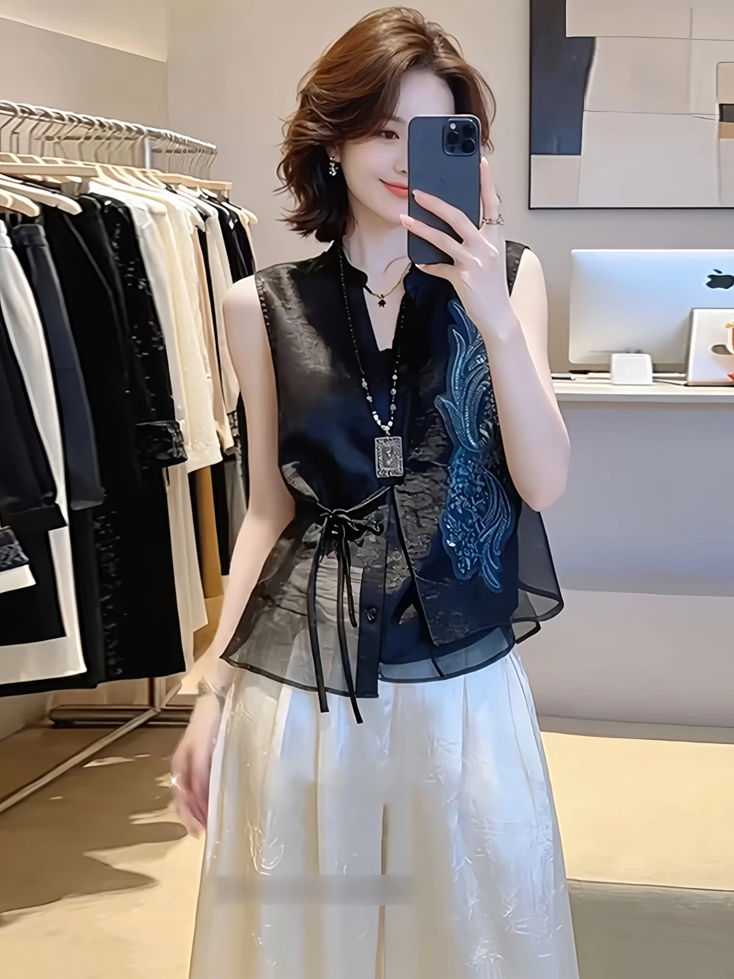 

New Chinese Style Heavy Embroidery Sleeveless Shirt Women Summer 2026 Korean Version Waist Cinching Slimming Belted Top