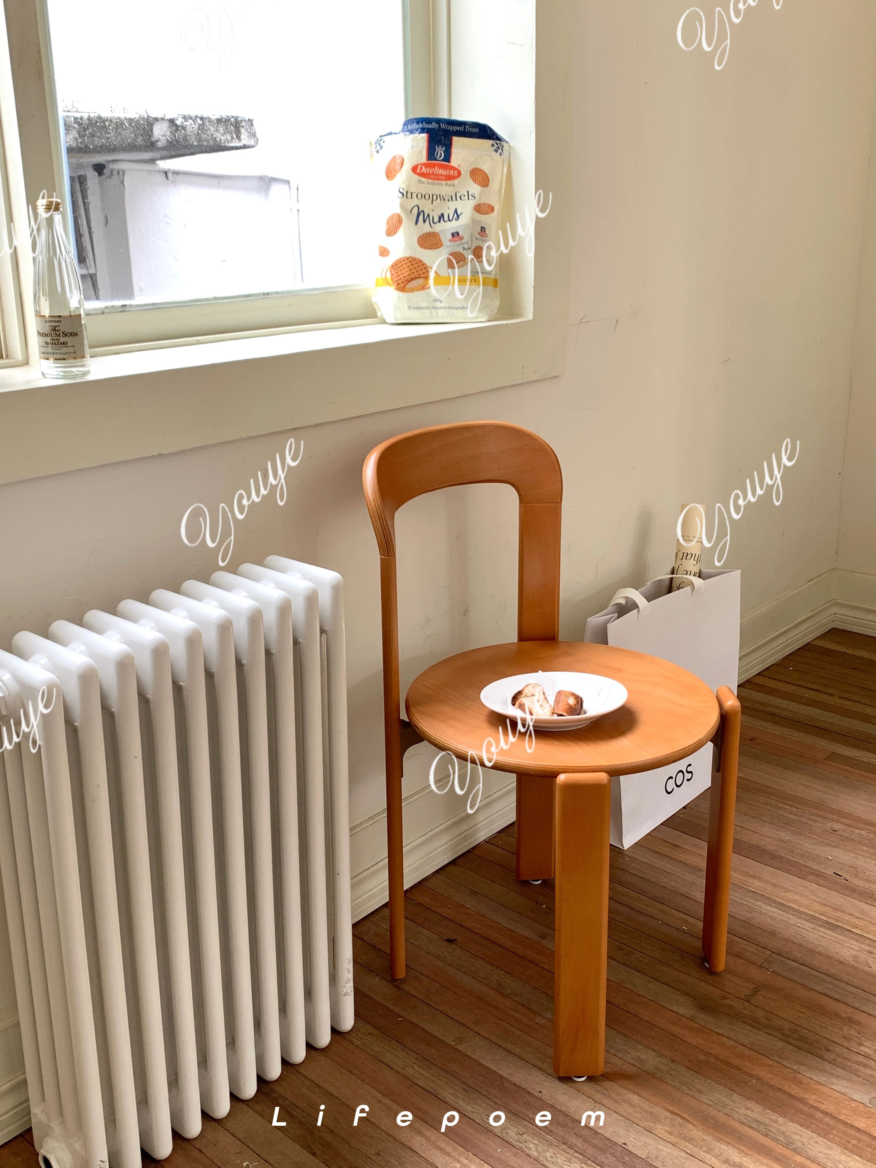 

Vintage Solid Wood Colorful Chairs - Cream Aesthetic Multi-Purpose Seating for Small Spaces, Cafe, Office