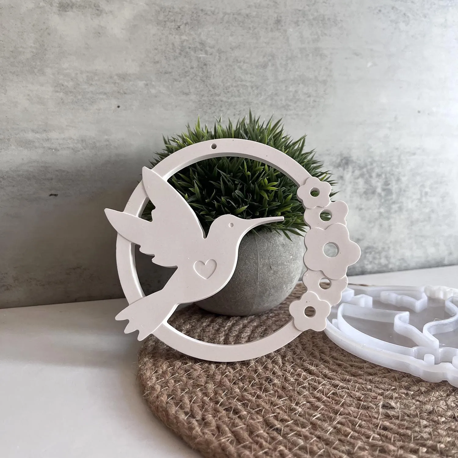 Round Wreath Hummingbird Pendant Mold Wall Decoration Hanging Plaster Drip Mold Hummingbird Molds for Indoor