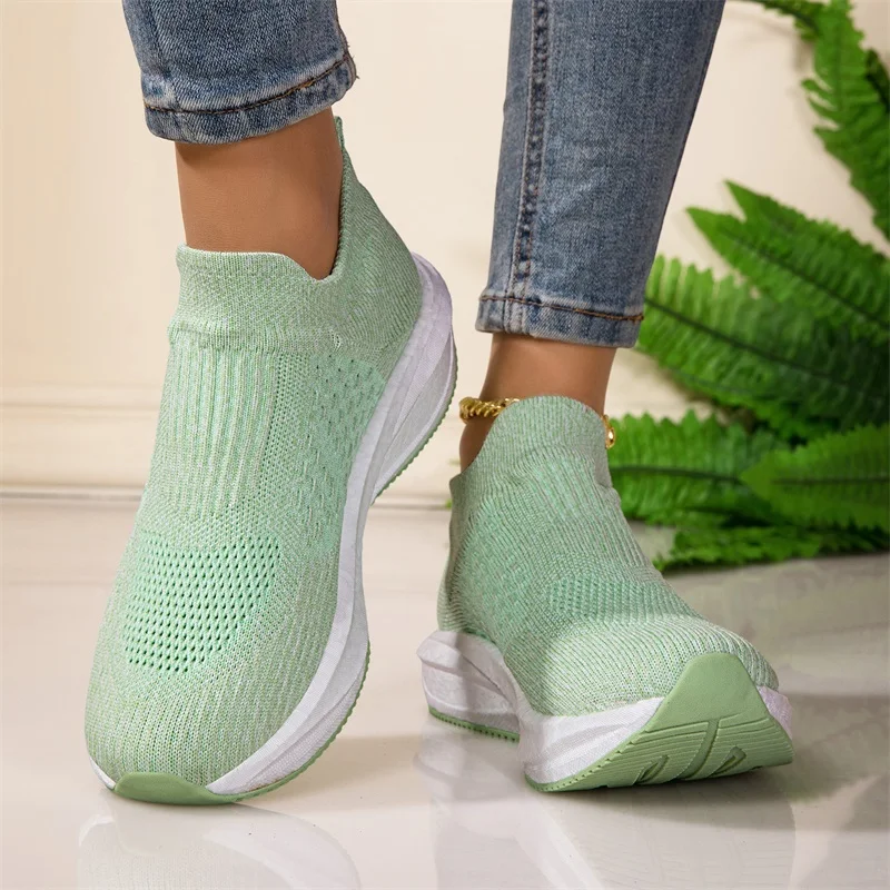 Men’s Loafers Breathable Lightweight Sock Shoes Men Womens Slip-on Fitness Trainers High Elasticity Outdoor Running Shoe