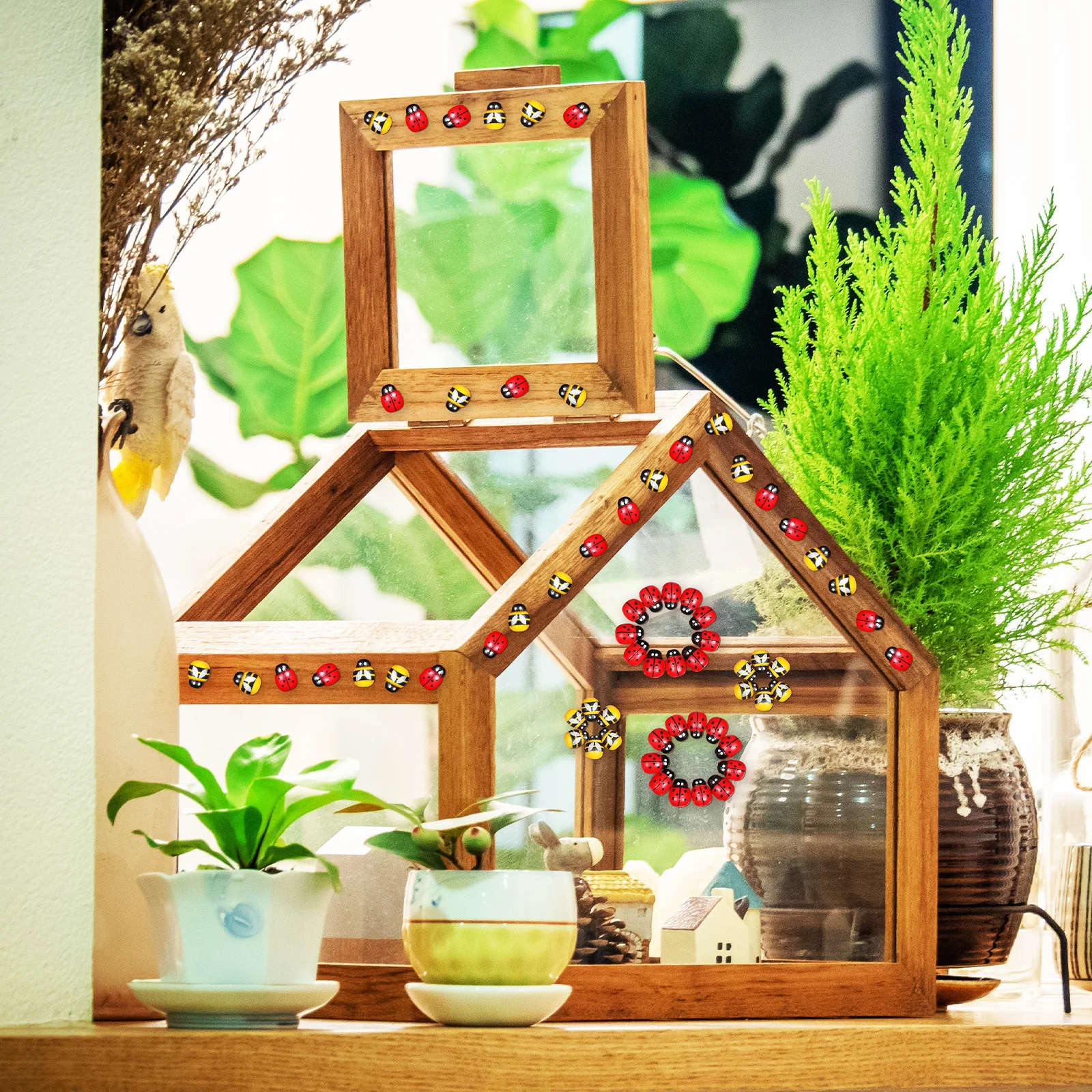 

400Pcs Wooden Bee Ladybug Stickers Small Glossy Self-Adhesive Craft Embellishments for DIY Decoration Scrapbooking Photo Frames