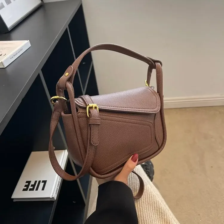 Bolsa quadrada pequena retrô feminina premium 2025, nicho portátil, versátil para deslocamento, bolsa mensageiro de ombro único