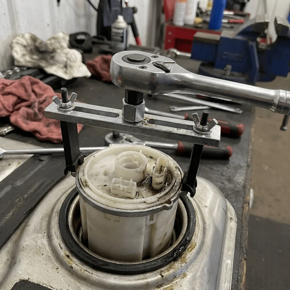 

Removal Kit Adjustable Fuel Tank Lid Wrench Two Claws Two Jaws Fuel Pump Removal Tool Lock Ring Tool Vehicle Disassembly