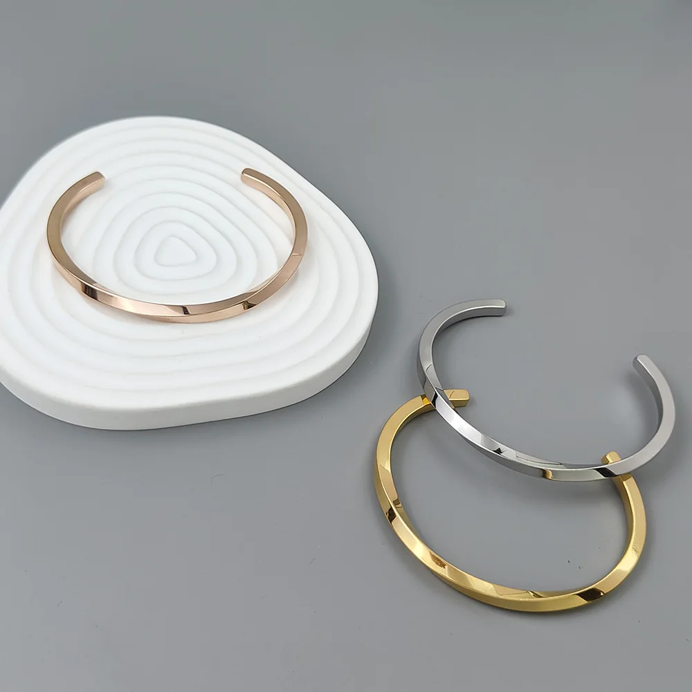 Punk style Mobius ring stainless steel gold-plated ladies bracelet, high quality waterproof metal bracelet, party jewelry