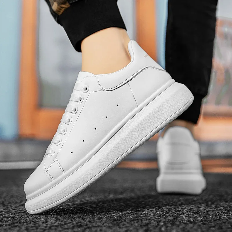 Zapatos informales con plataforma para hombre y mujer, zapatillas ligeras transpirables para caminar al aire libre, tenis a la moda, color blanco