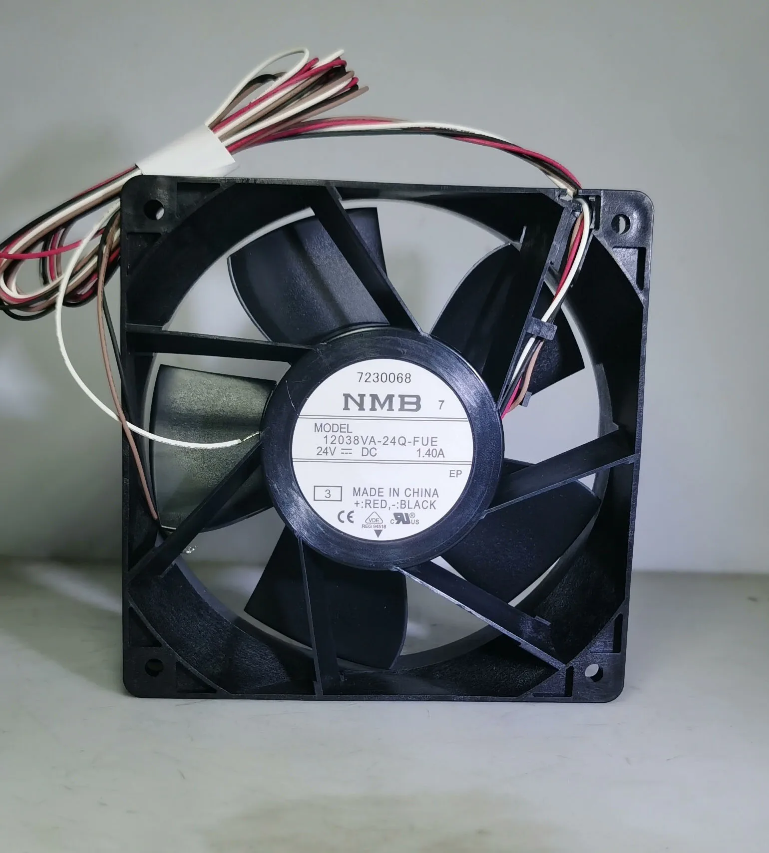 

Вентилятор охлаждения Original 12038VA-24Q-FUE 24V 1.4A 12038, четырехпроводной, шариковый, PWM, с высоким воздушным потоком