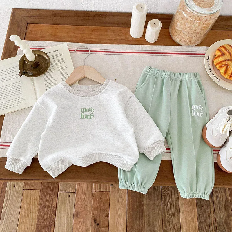 MILANCEL 2024 Autunno Set di abbigliamento per bambini Ragazze Casual Felpe Vestito Semplice Ragazzi Lettera Stampa Tuta Top + Pantaloni da jogging