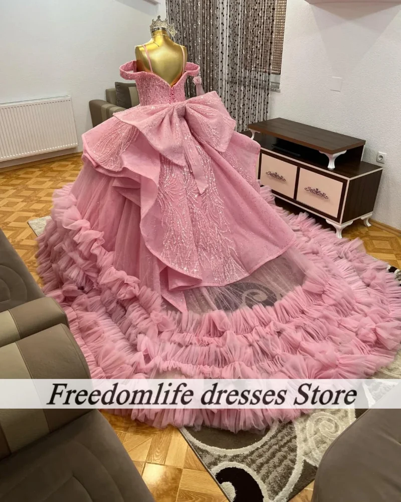 Robes De Quinceanera rose délicates, épaules dénudées, volants à plusieurs niveaux, appliques De perles, robes De bal, personnalisées, 15 ans, 2025